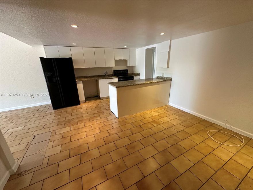 1 bedroom 1-bathroom apt, great location. Central AC, Impact windows. Water included.
