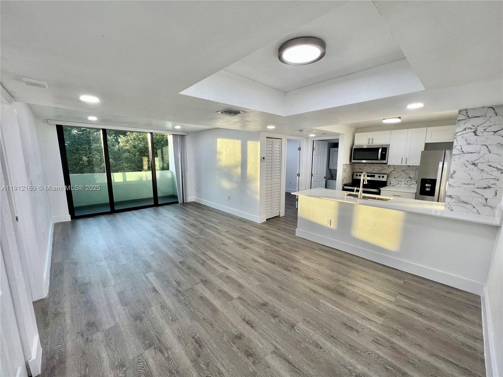 PEPPERMILL KENDALE LKS W - Residential Lease