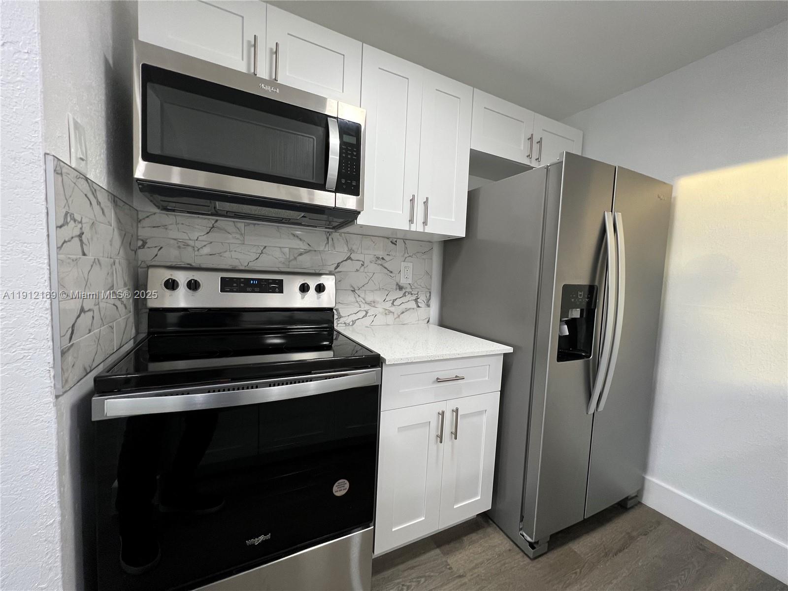 PEPPERMILL KENDALE LKS W - Residential Lease