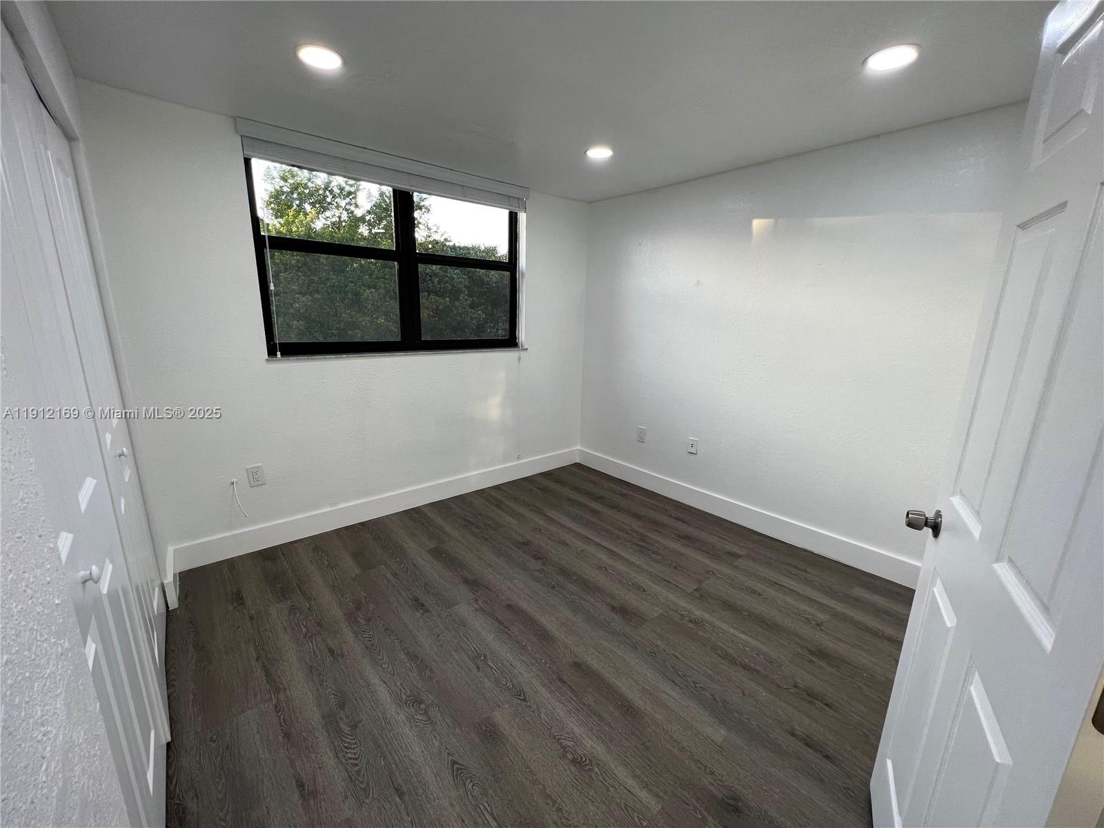 PEPPERMILL KENDALE LKS W - Residential Lease