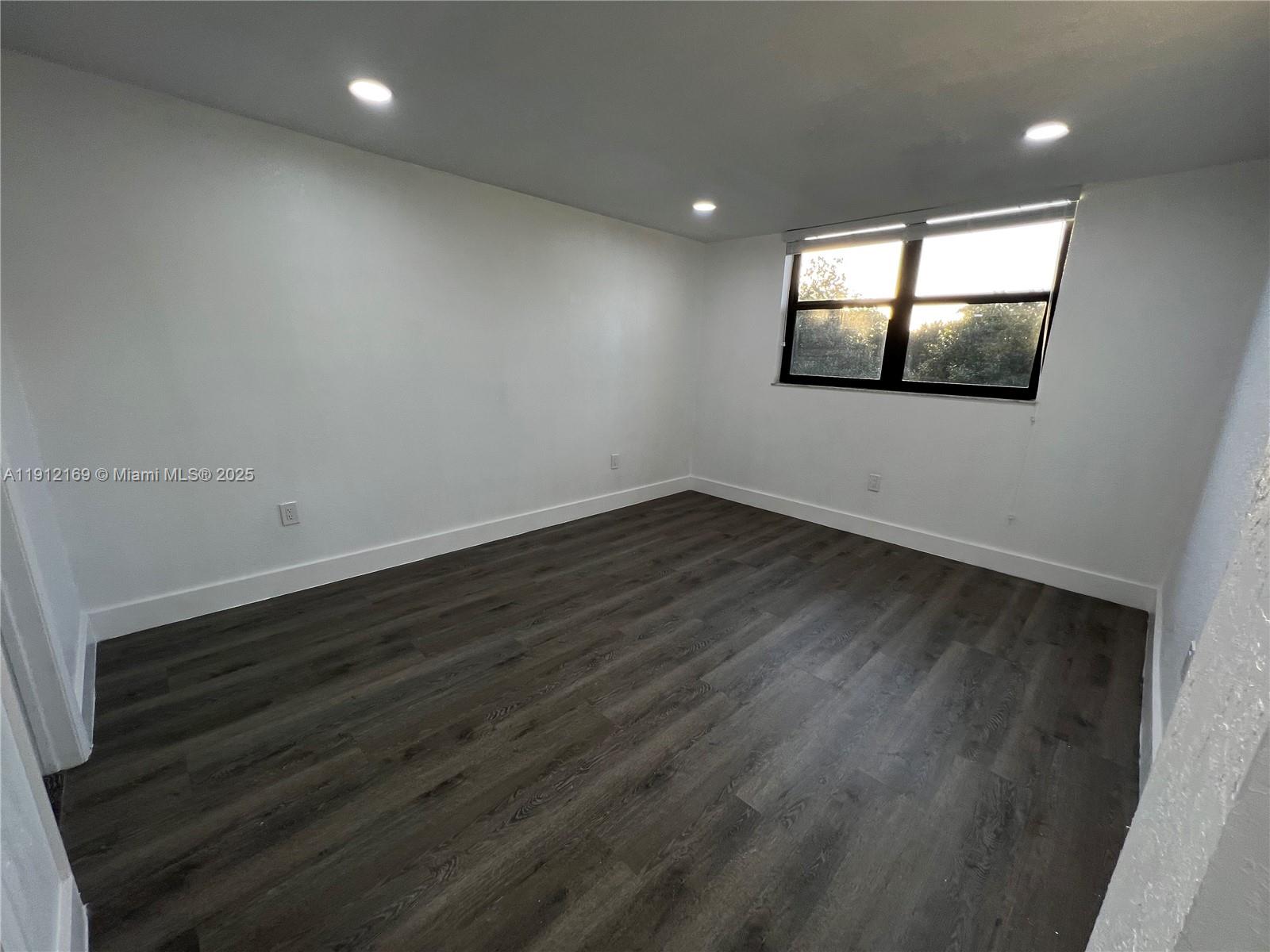 PEPPERMILL KENDALE LKS W - Residential Lease