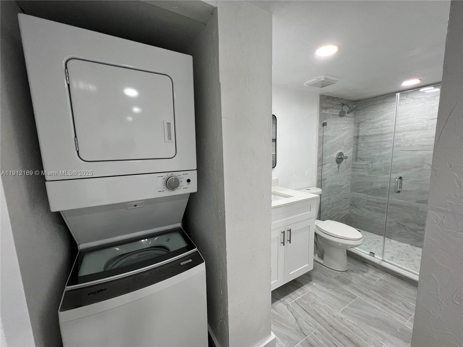 PEPPERMILL KENDALE LKS W - Residential Lease