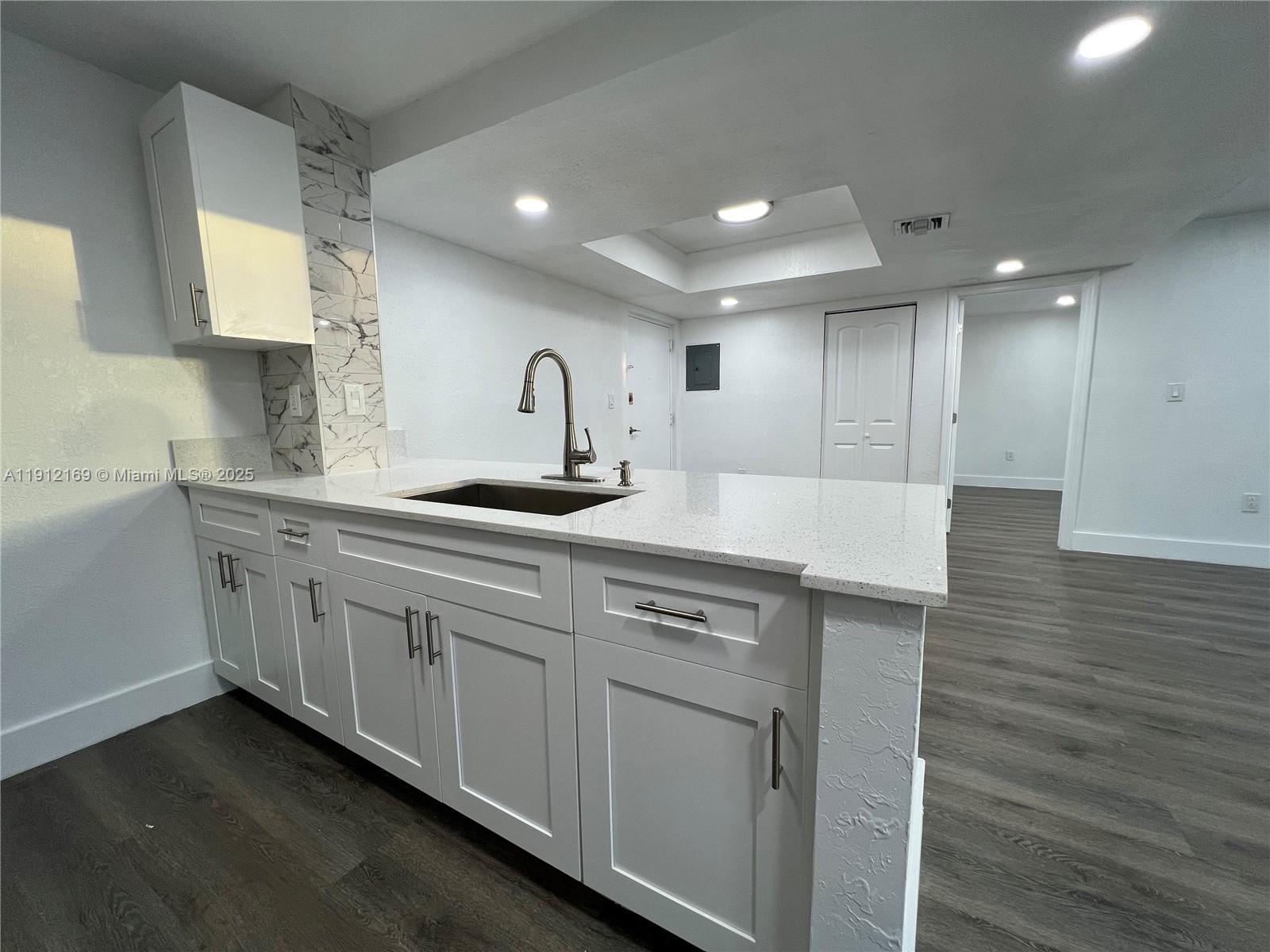 PEPPERMILL KENDALE LKS W - Residential Lease