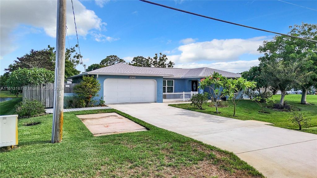 Photo of 2392 SE Grand Dr, Port Saint Lucie, FL 34952 (MLS # A11613167)