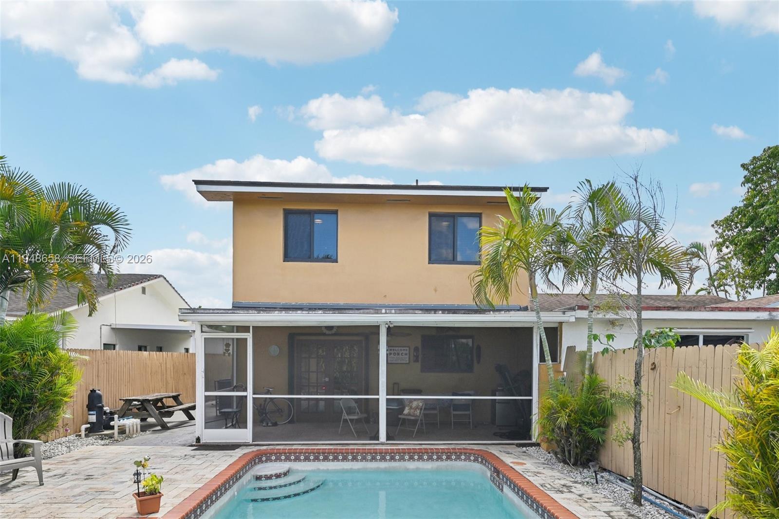 LAS PALMAS CONDO 2/7 - Residential