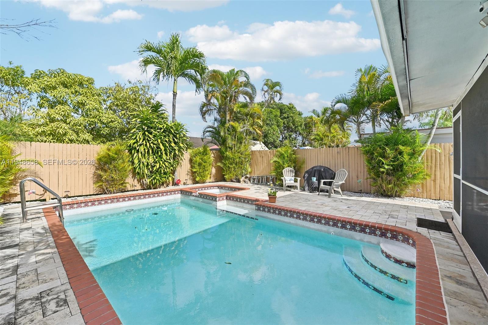 LAS PALMAS CONDO 2/7 - Residential