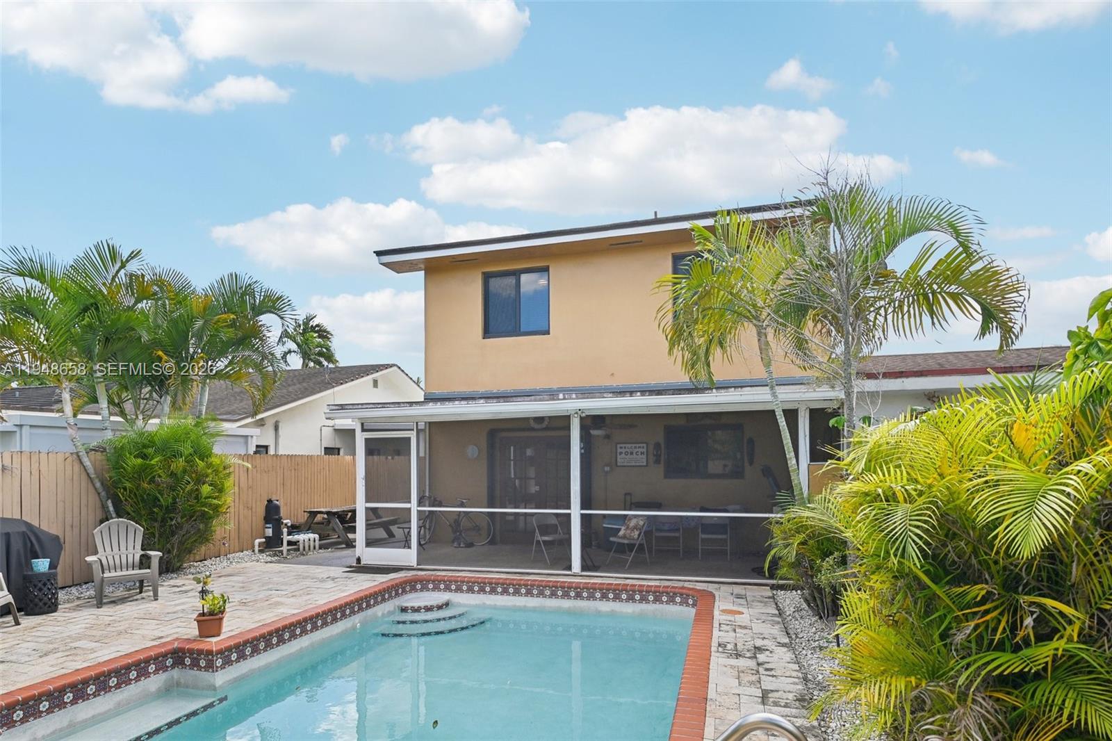 LAS PALMAS CONDO 2/7 - Residential