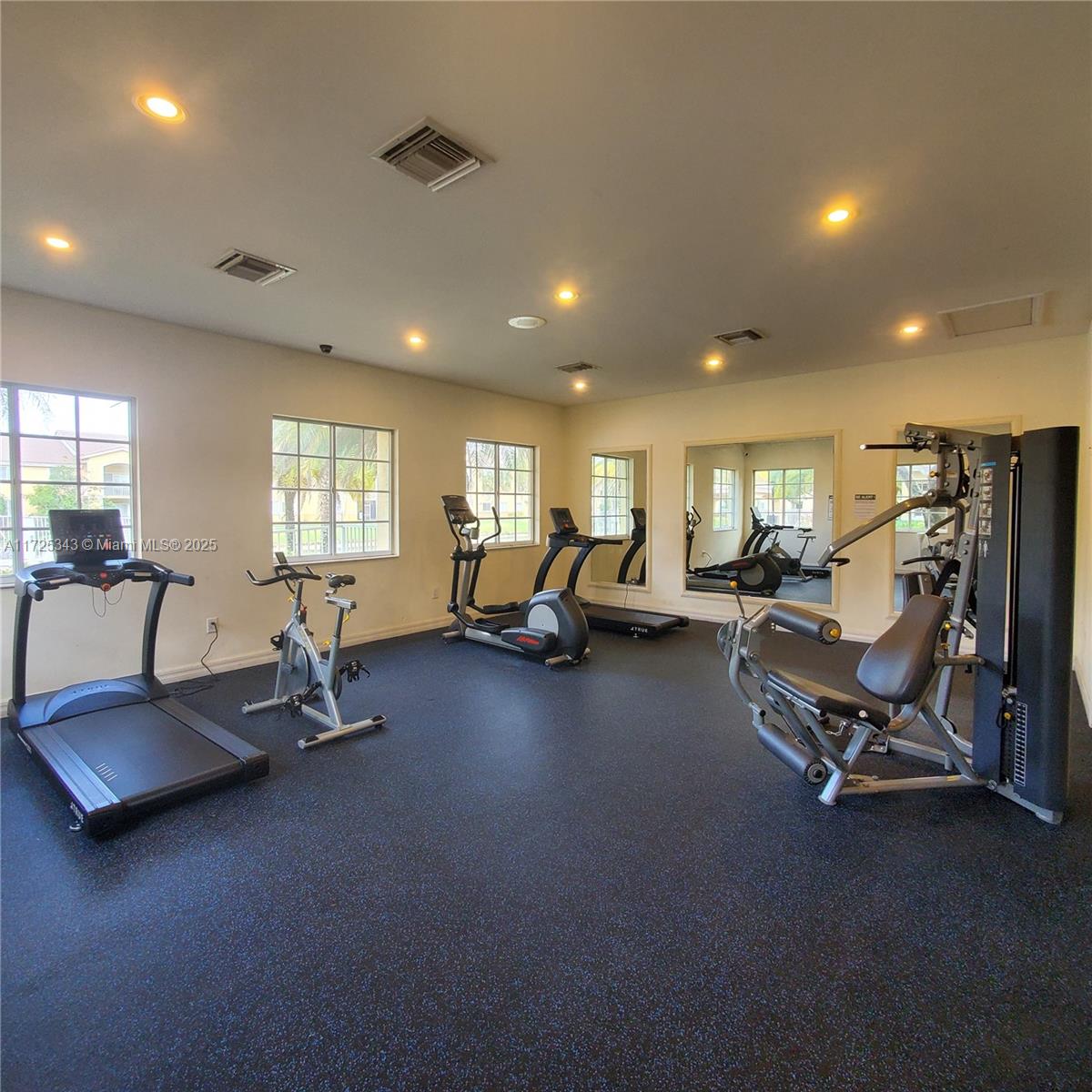 ROYAL GRAND CONDO - Residential