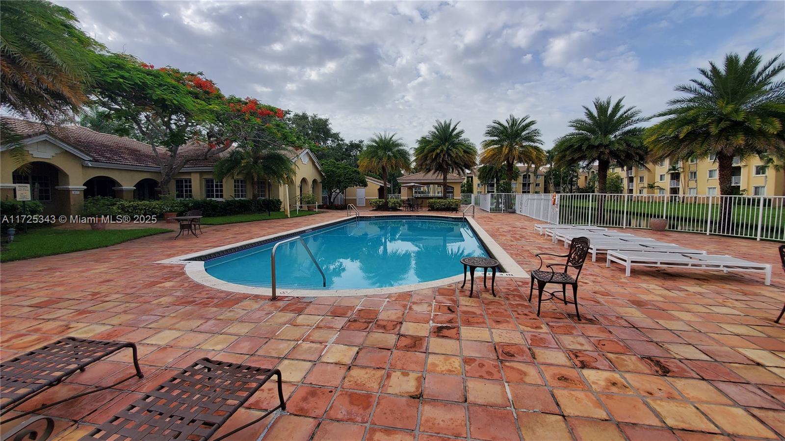ROYAL GRAND CONDO - Residential
