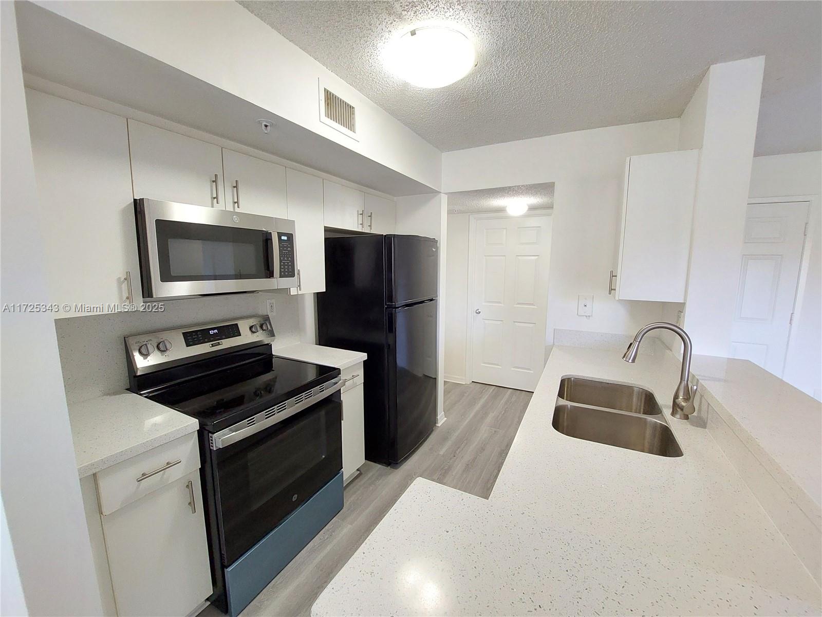 ROYAL GRAND CONDO - Residential