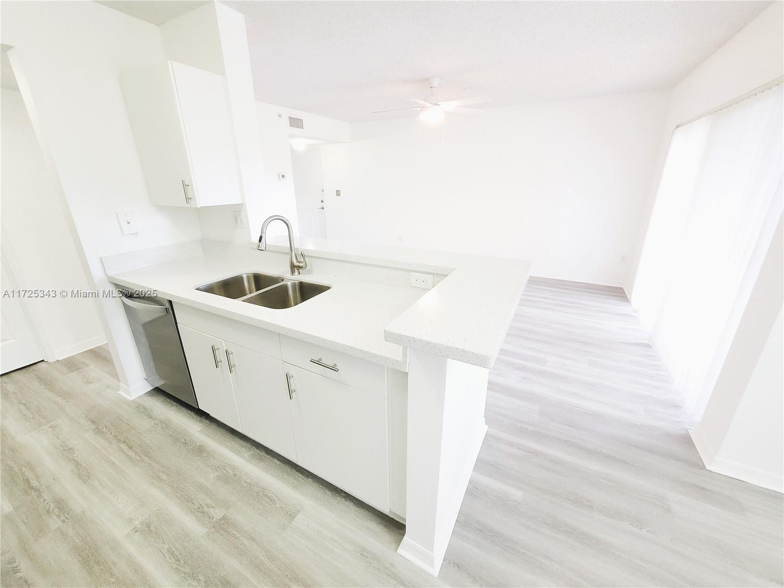 ROYAL GRAND CONDO - Residential