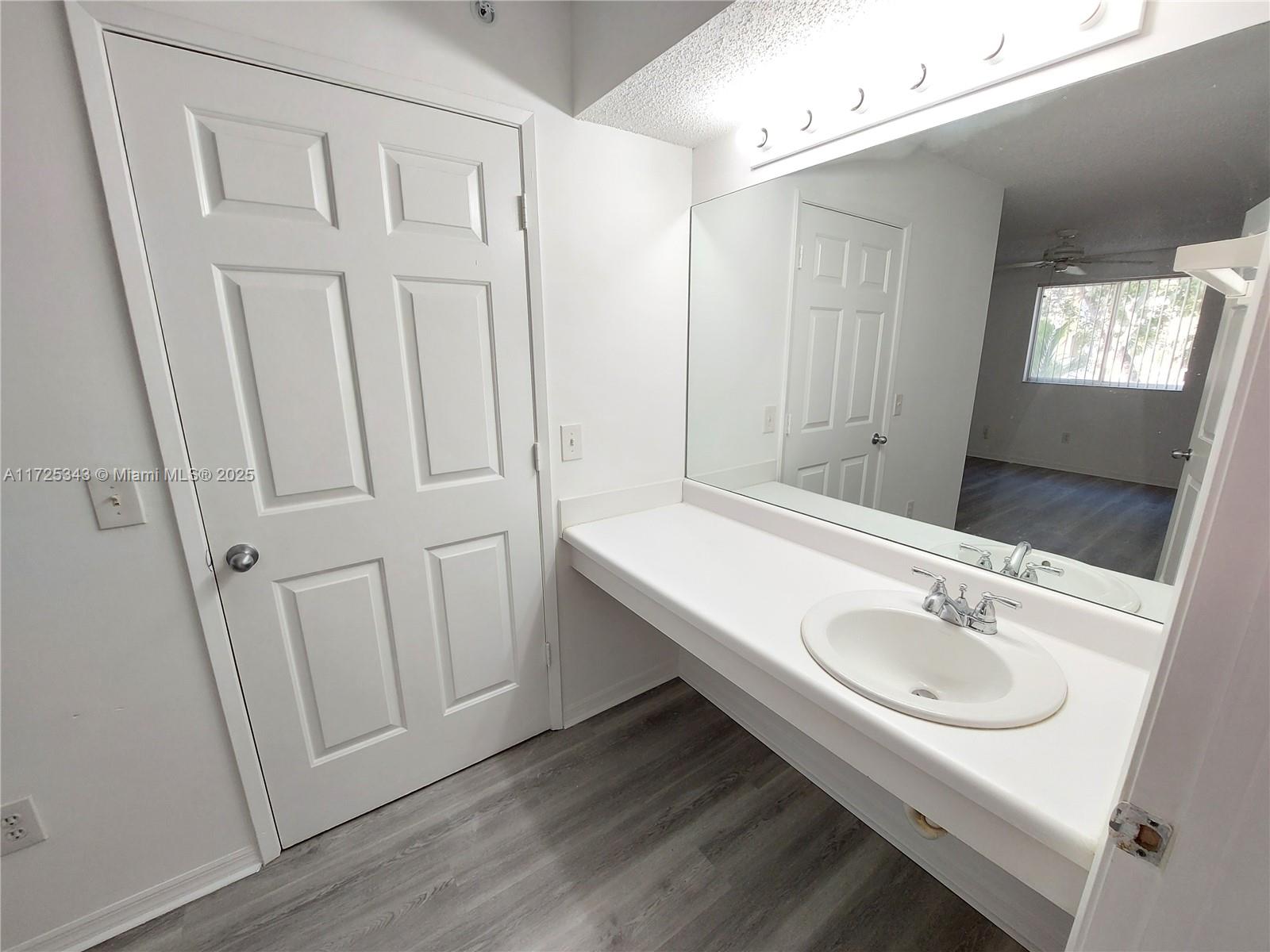ROYAL GRAND CONDO - Residential