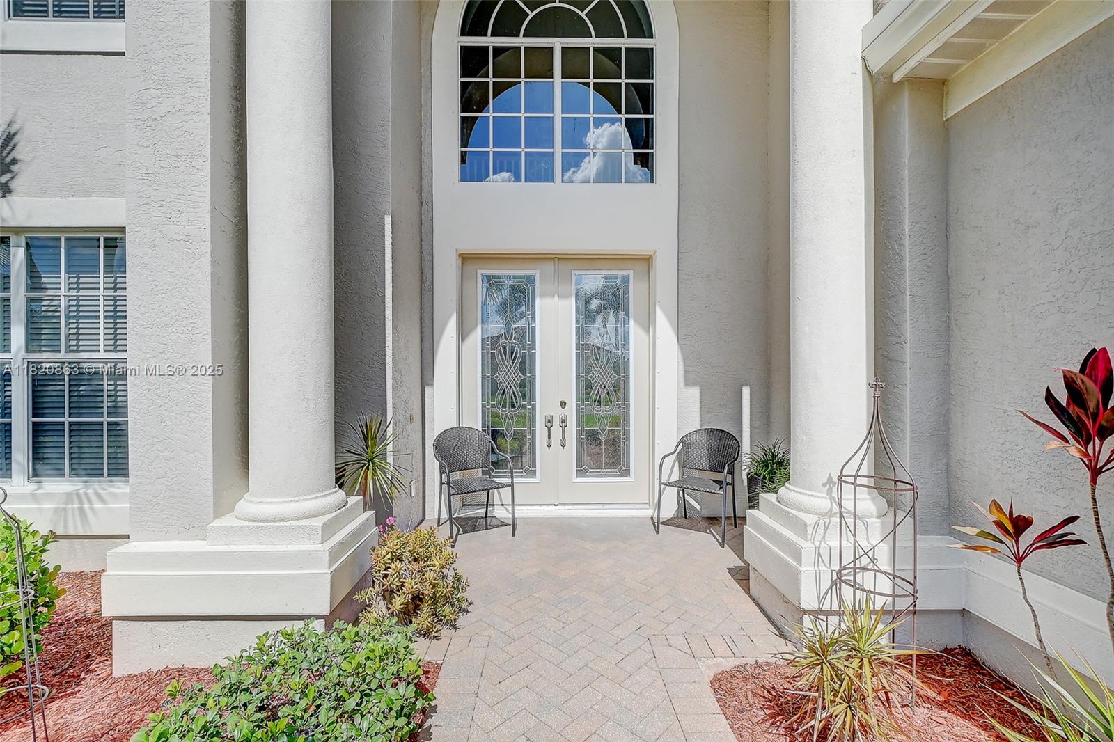 Property for Sale at 9124 N Links Drive, Fort Myers, Lee County, Florida - Bedrooms: 3 
Bathrooms: 3  - $669,900