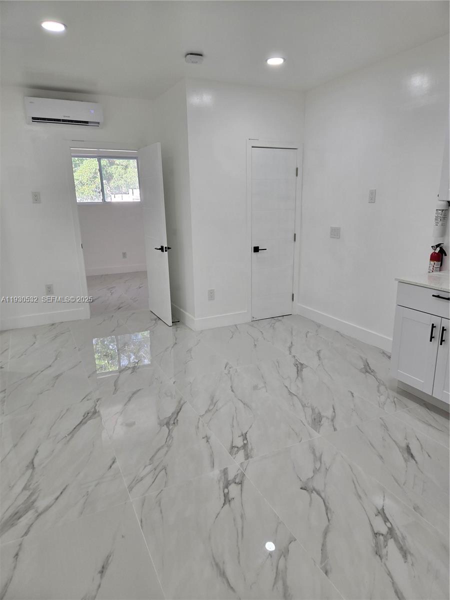 POINCIANNA MANOR SEC 4 - Residential Lease