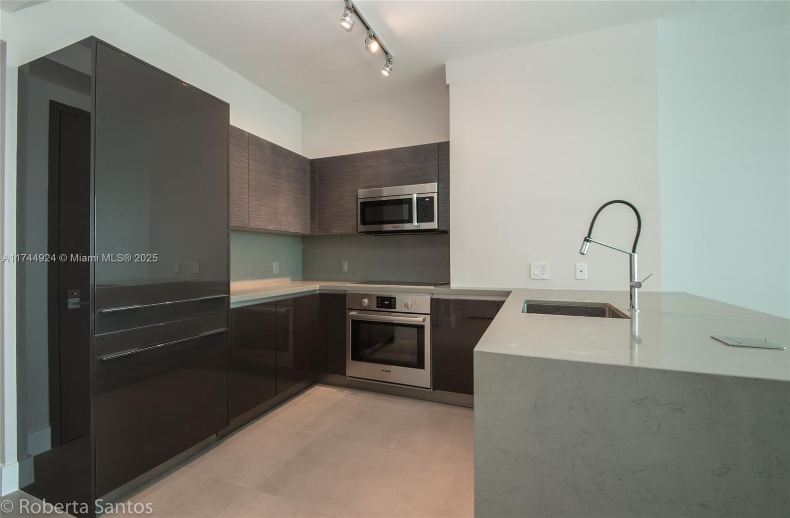 THE BOND - Residential