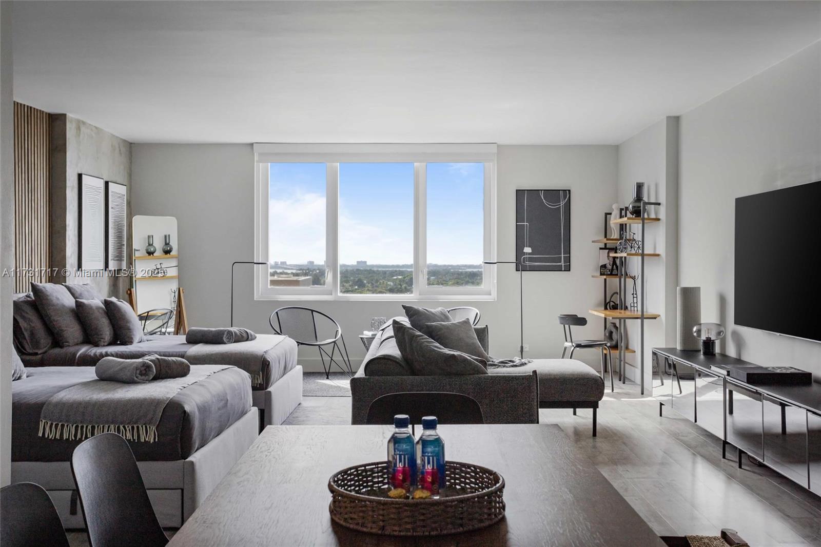 2301 Collins Ave 1127