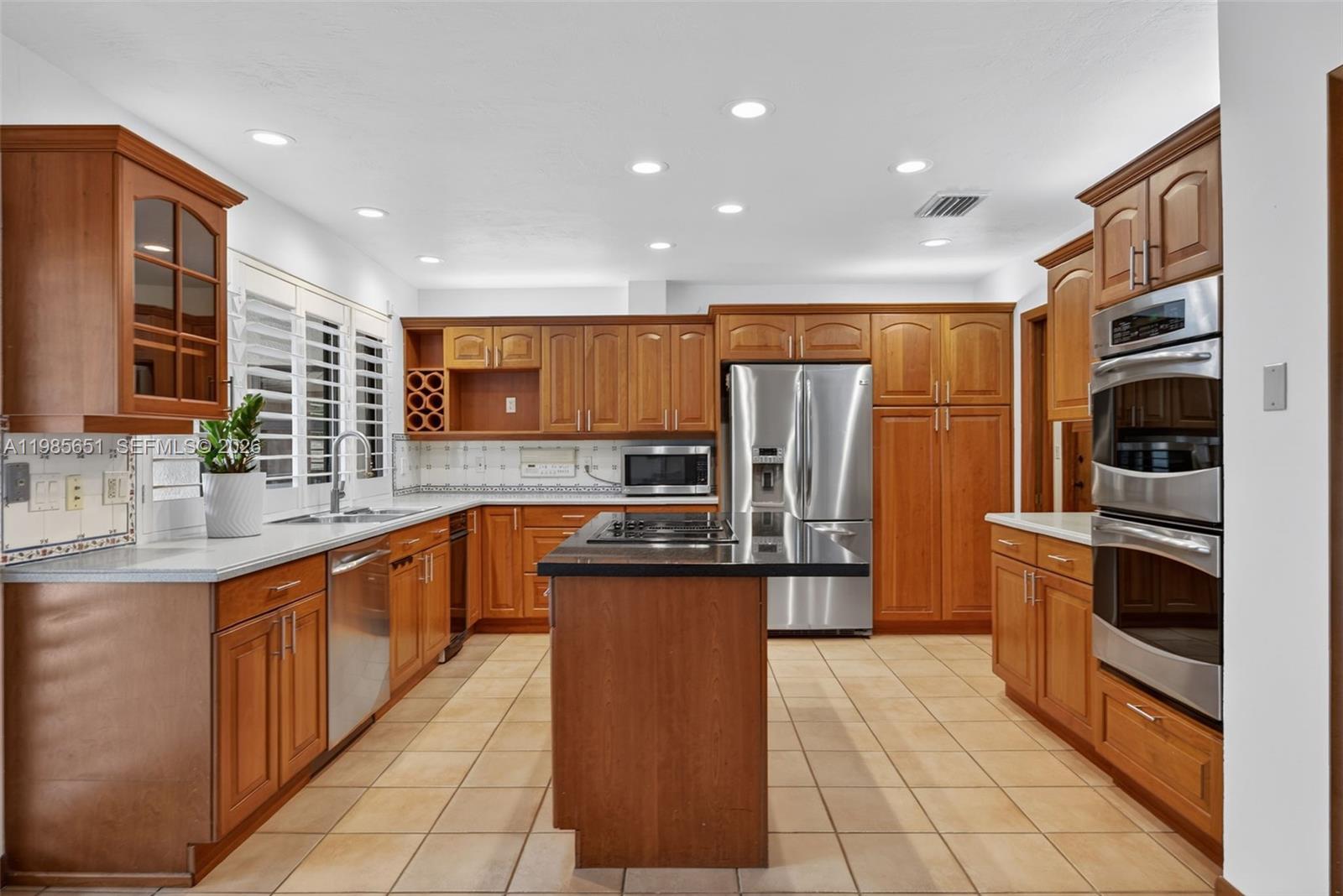 CLINTON GROVE ESTS - Residential