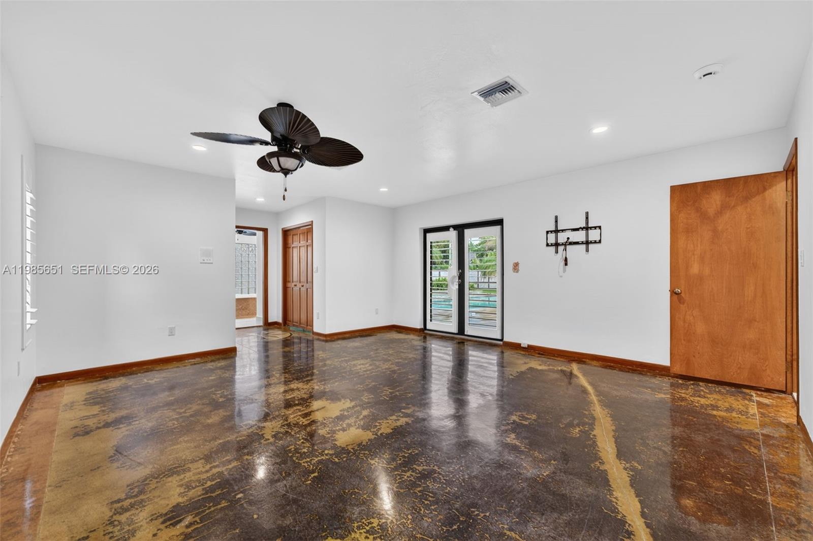 CLINTON GROVE ESTS - Residential