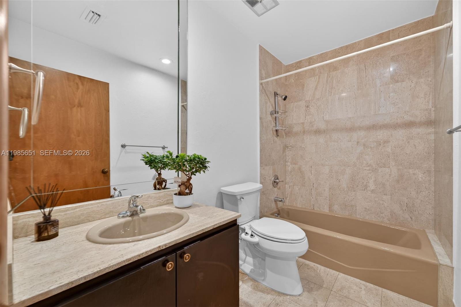 CLINTON GROVE ESTS - Residential