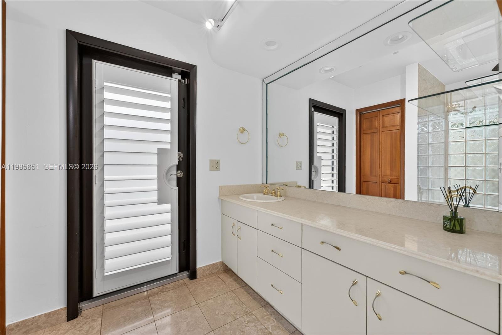 CLINTON GROVE ESTS - Residential