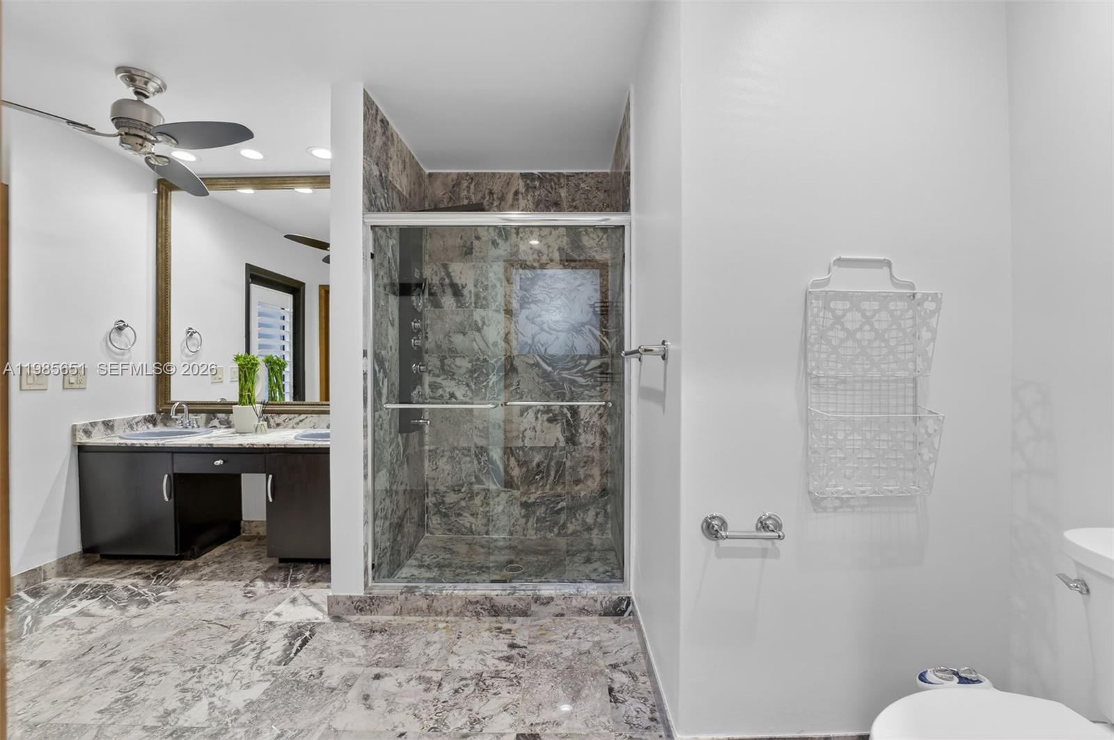 CLINTON GROVE ESTS - Residential