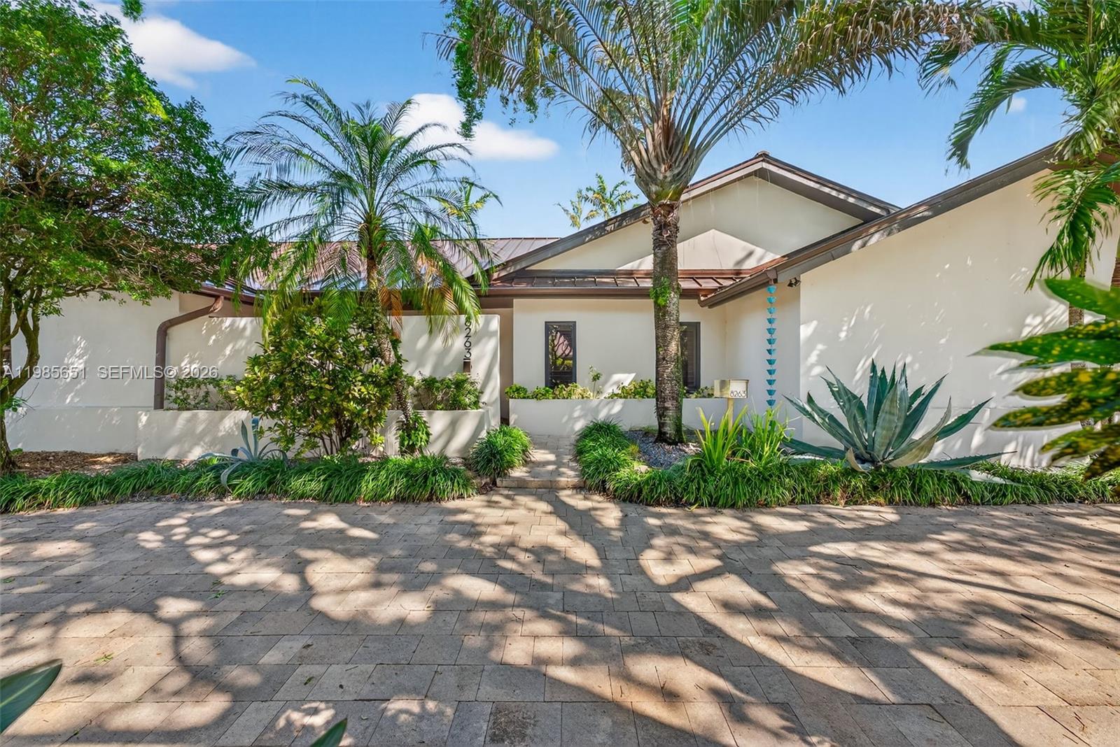 CLINTON GROVE ESTS - Residential