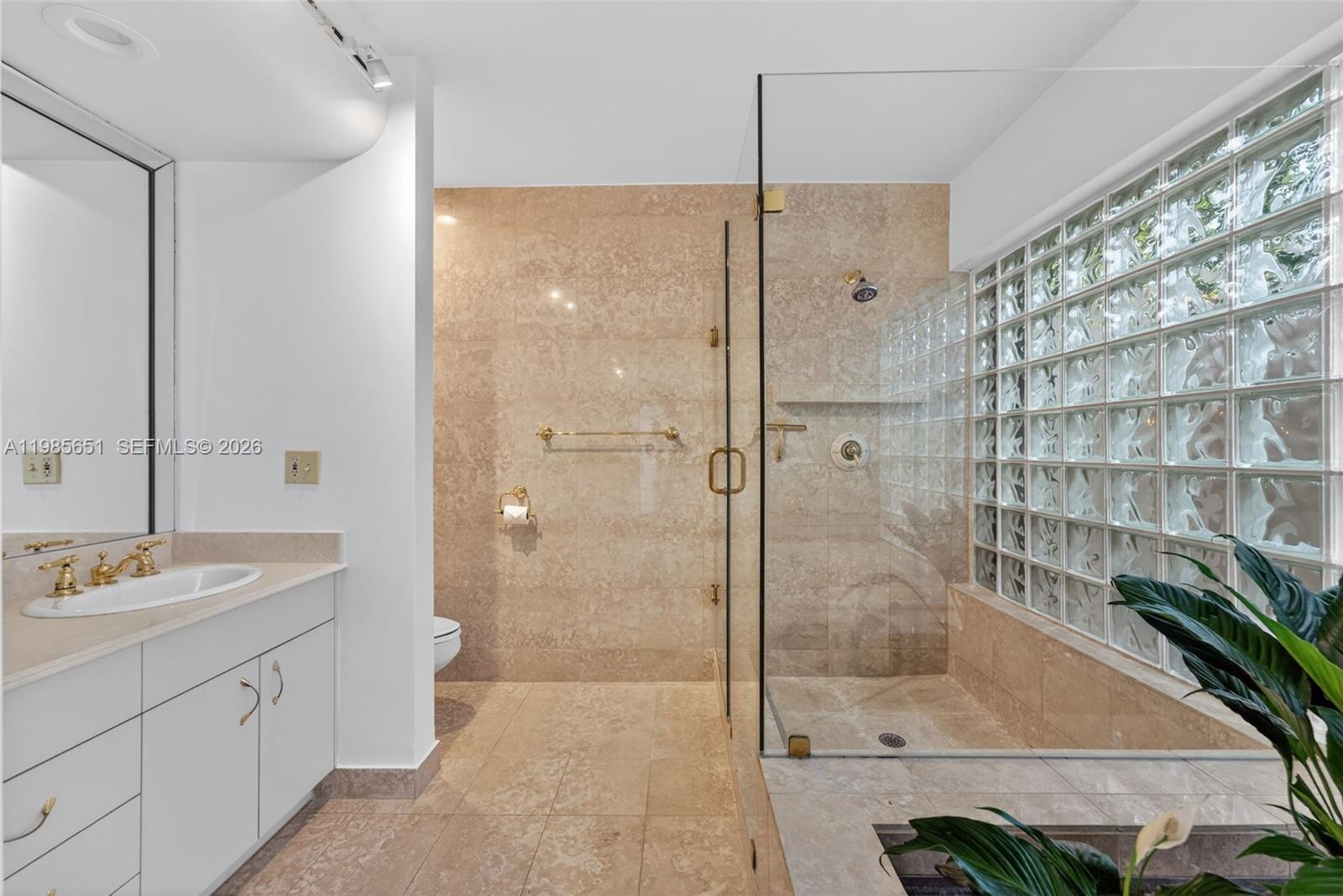 CLINTON GROVE ESTS - Residential