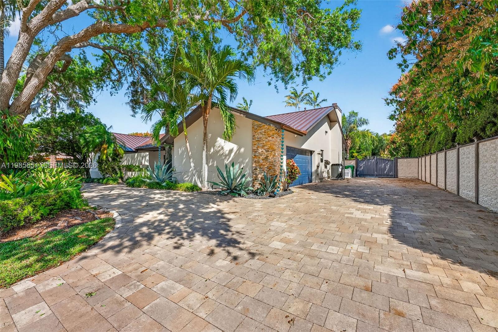 CLINTON GROVE ESTS - Residential