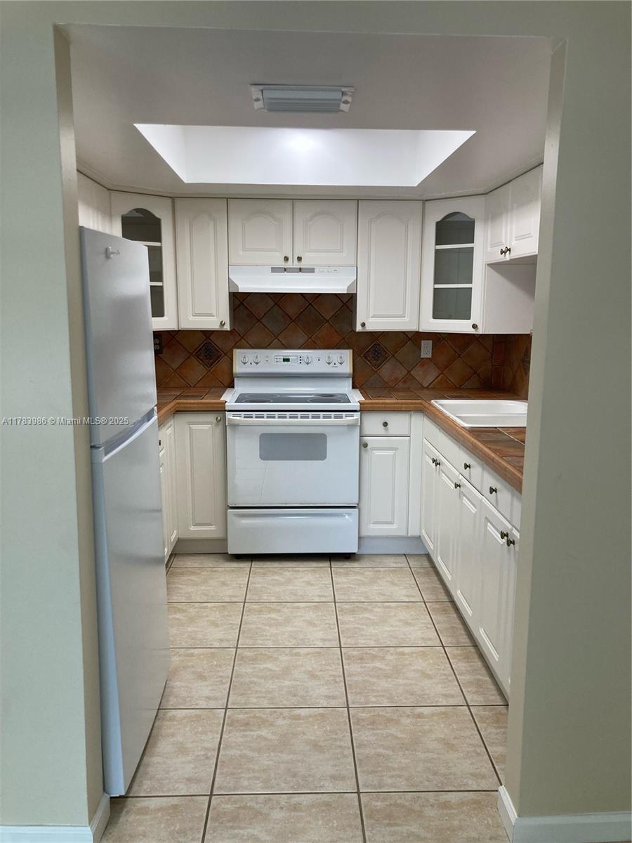 KENLAND BEND SOUTH - Residential Lease