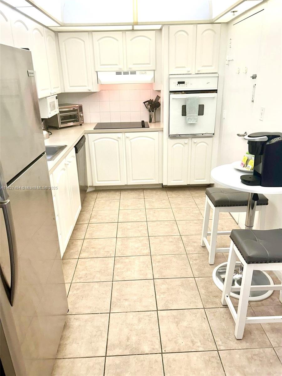 TIDES ON HOLLYWOOD BEACH - Residential Lease