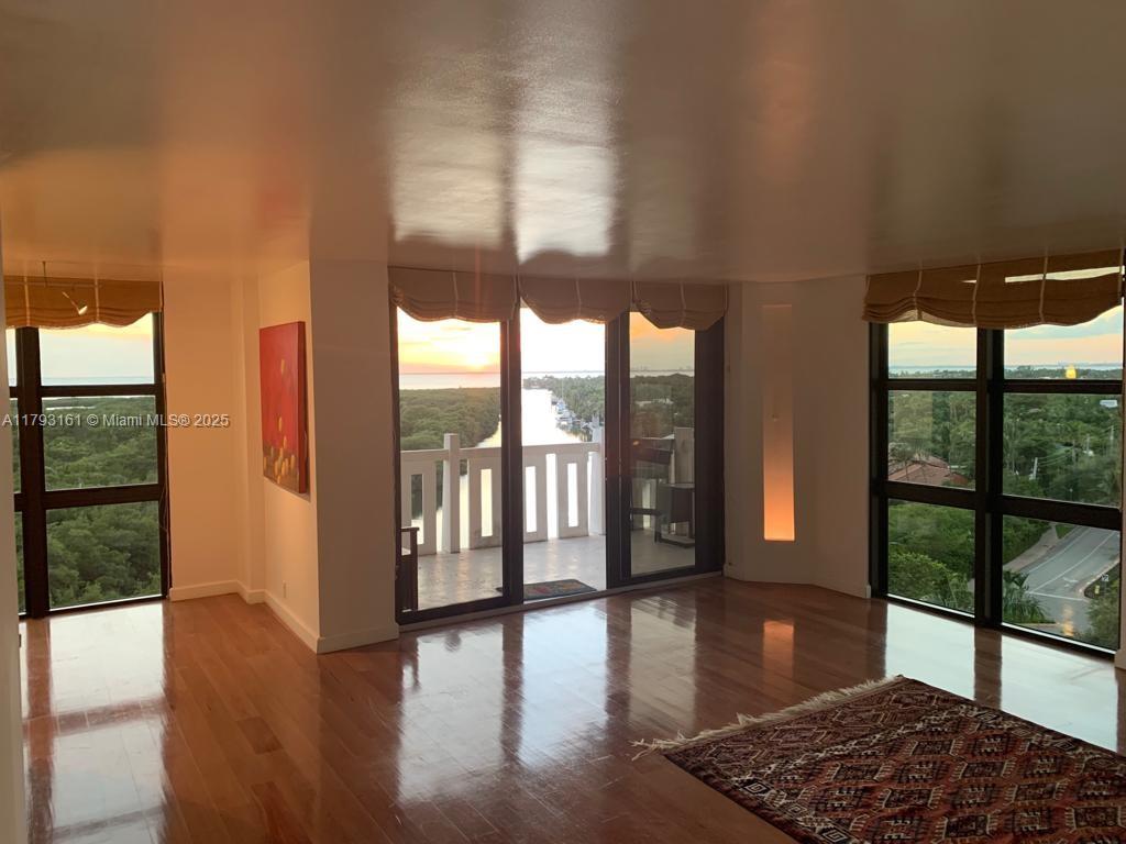 TOWERS OF KEY BISCAYNE CO - Residential Lease