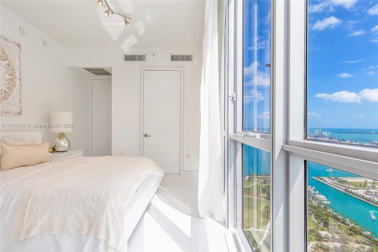 TOWERS OF KEY BISCAYNE CO - Residential Lease