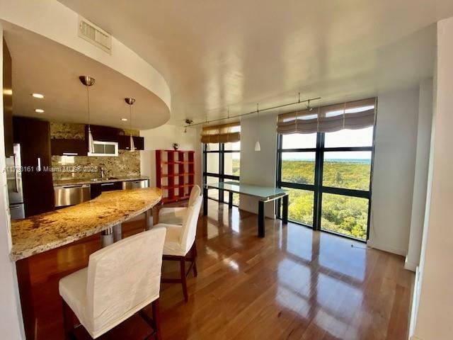 TOWERS OF KEY BISCAYNE CO - Residential Lease