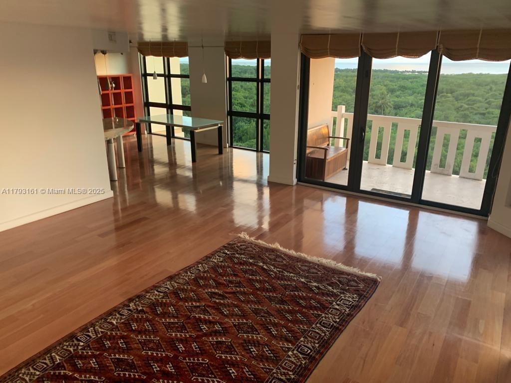 TOWERS OF KEY BISCAYNE CO - Residential Lease