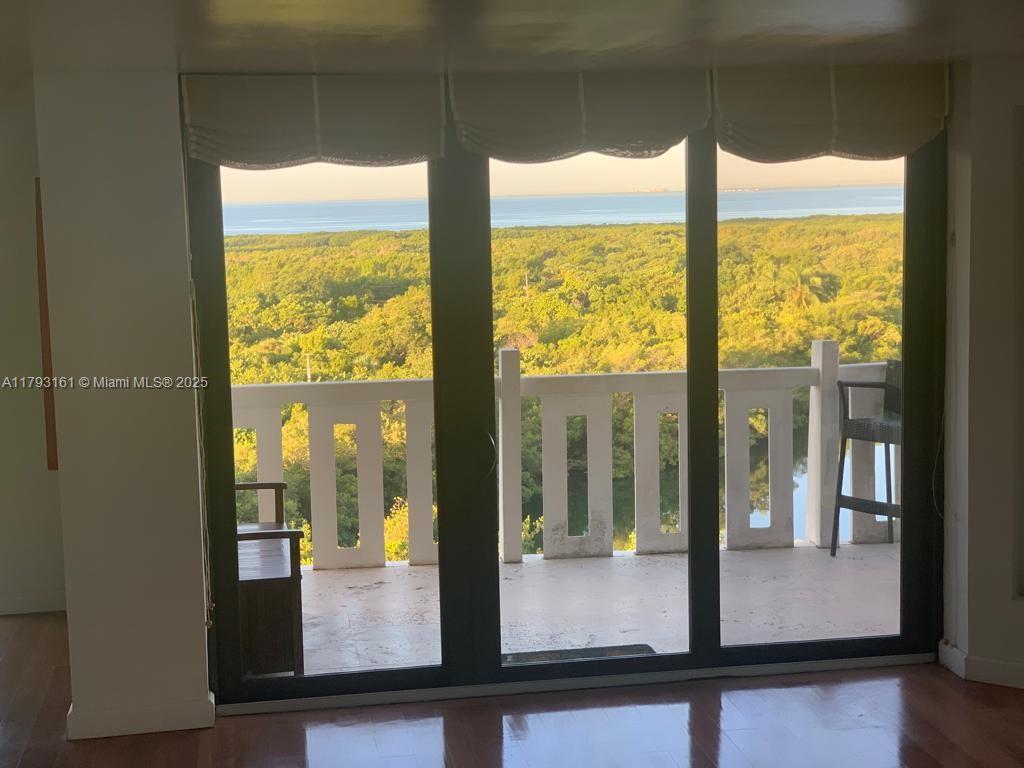 TOWERS OF KEY BISCAYNE CO - Residential Lease