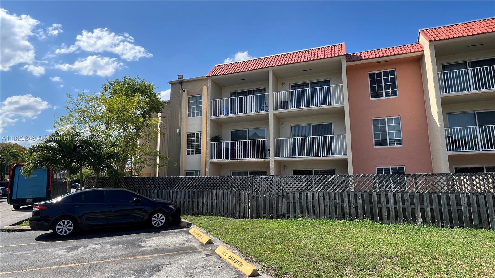 Remodeled 1/1 unit at Doral Gardens II. Spacious areas, ceramic floors, 1 parking spot. Laundry facilities and amenities. Excellent location.
