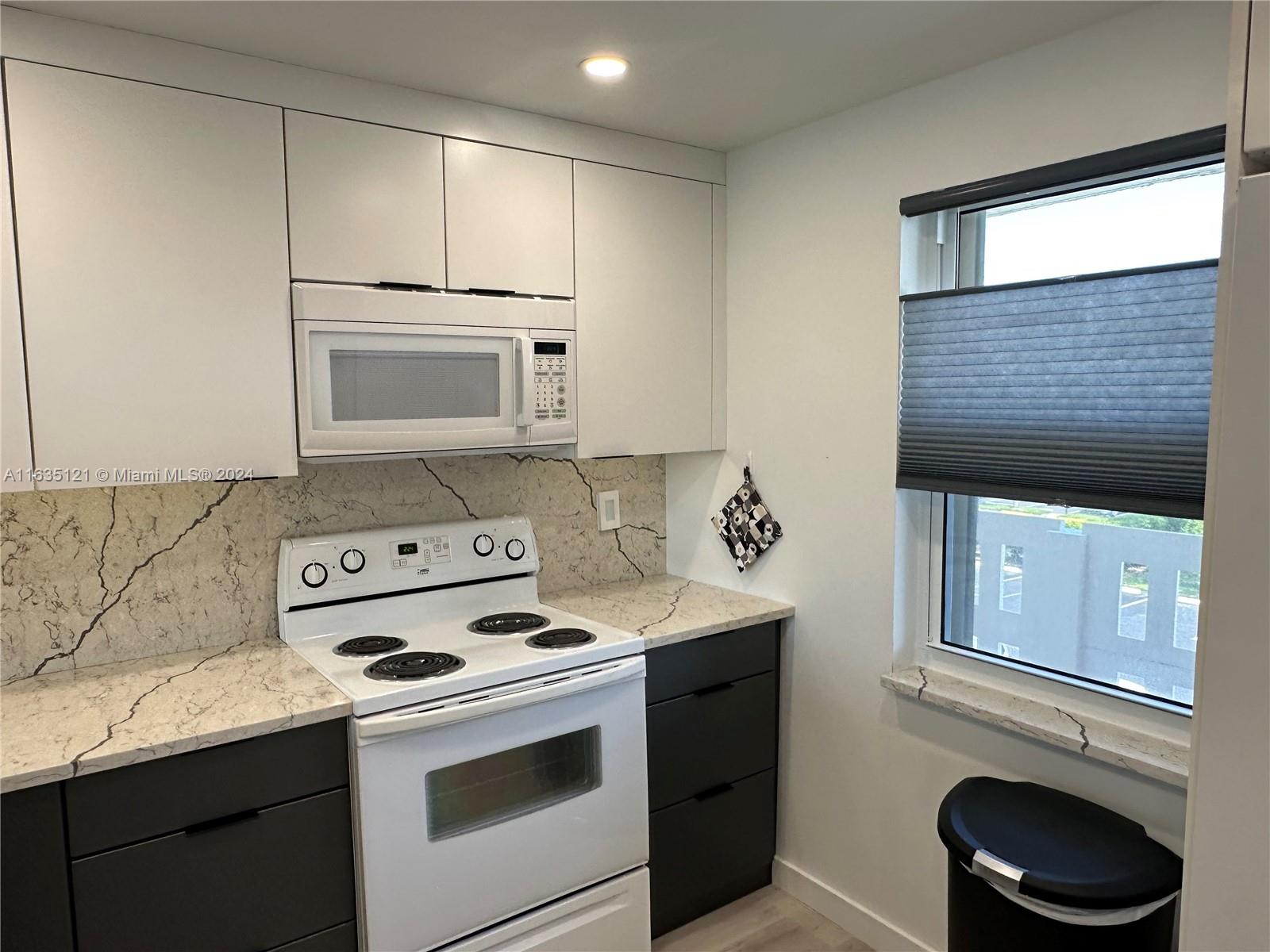 MEADOWBROOK LAKES VIEW CO - Residential