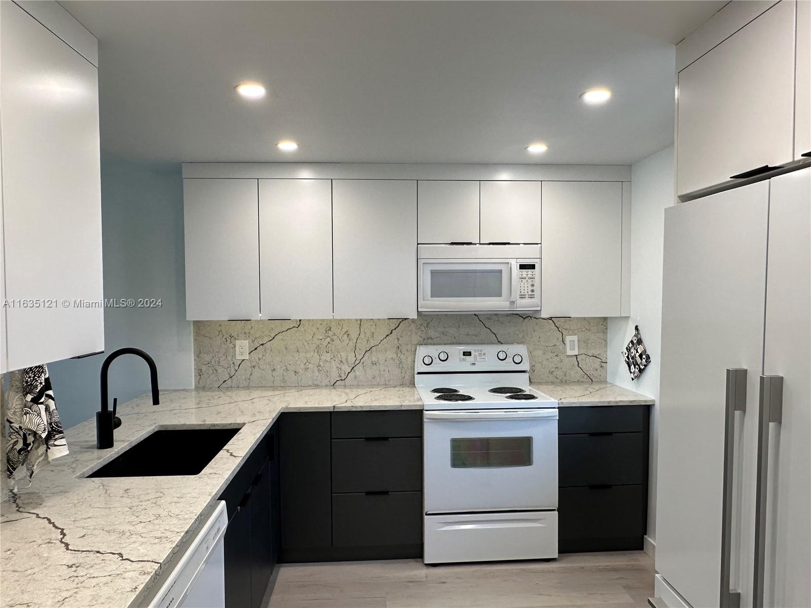 MEADOWBROOK LAKES VIEW CO - Residential