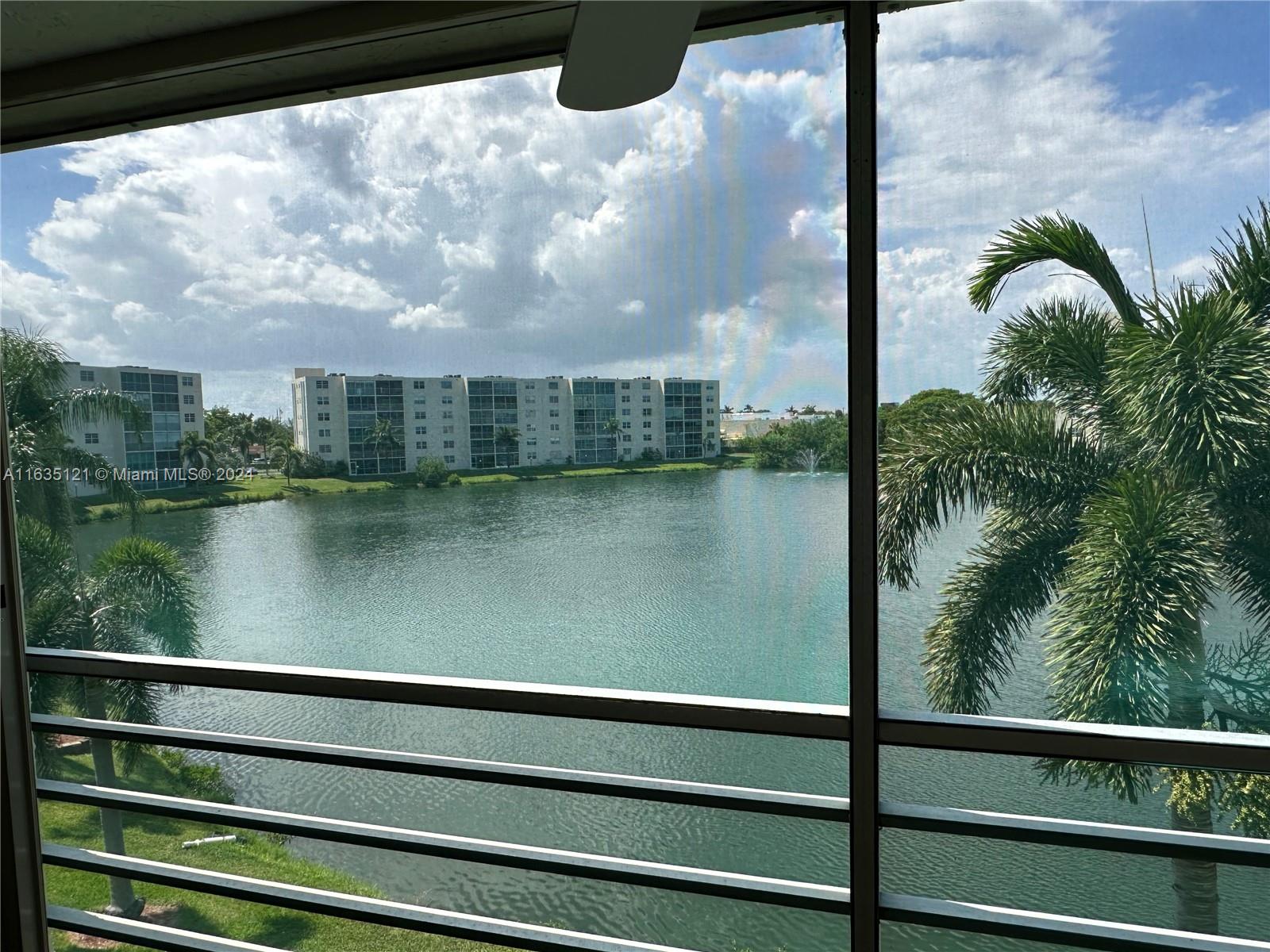 MEADOWBROOK LAKES VIEW CO - Residential