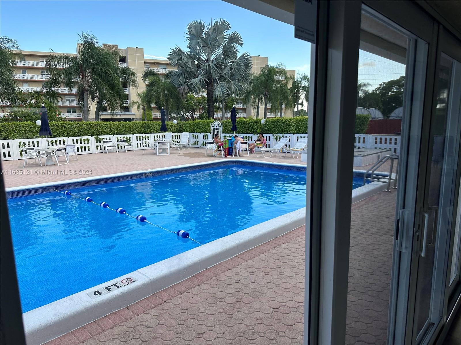 MEADOWBROOK LAKES VIEW CO - Residential