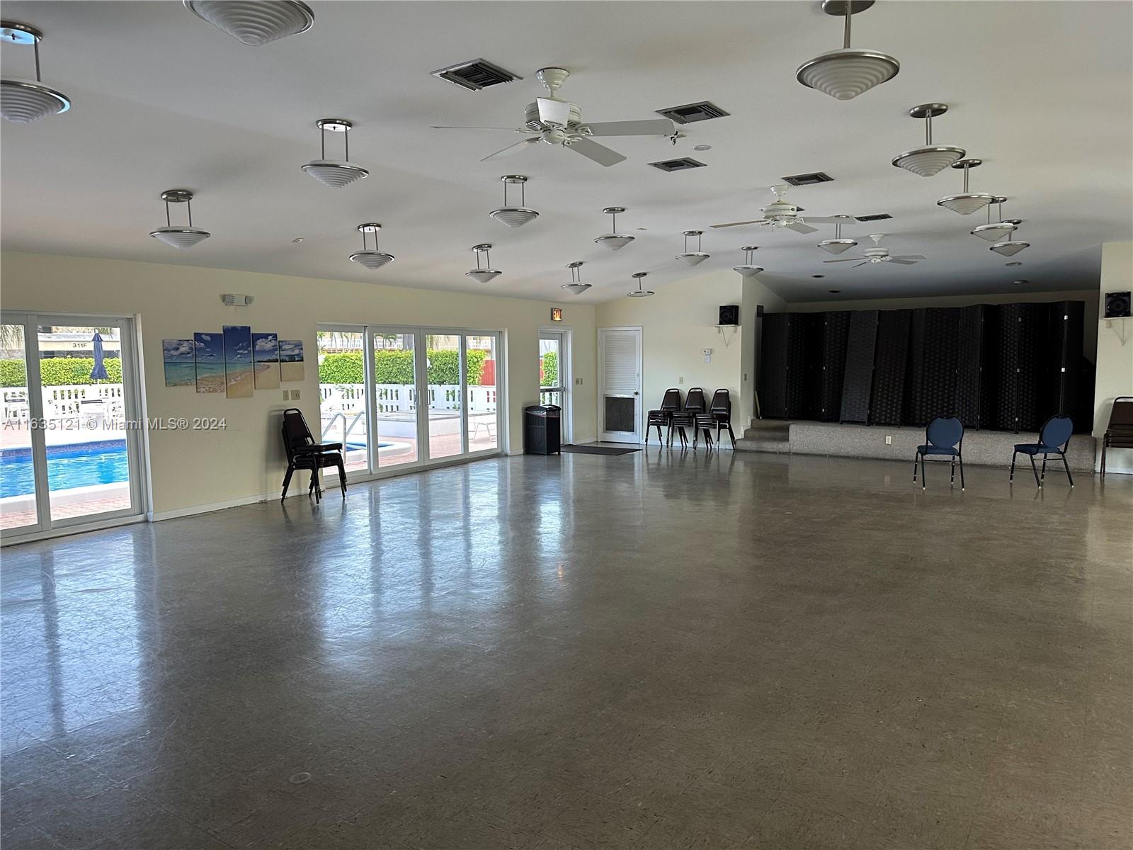 MEADOWBROOK LAKES VIEW CO - Residential