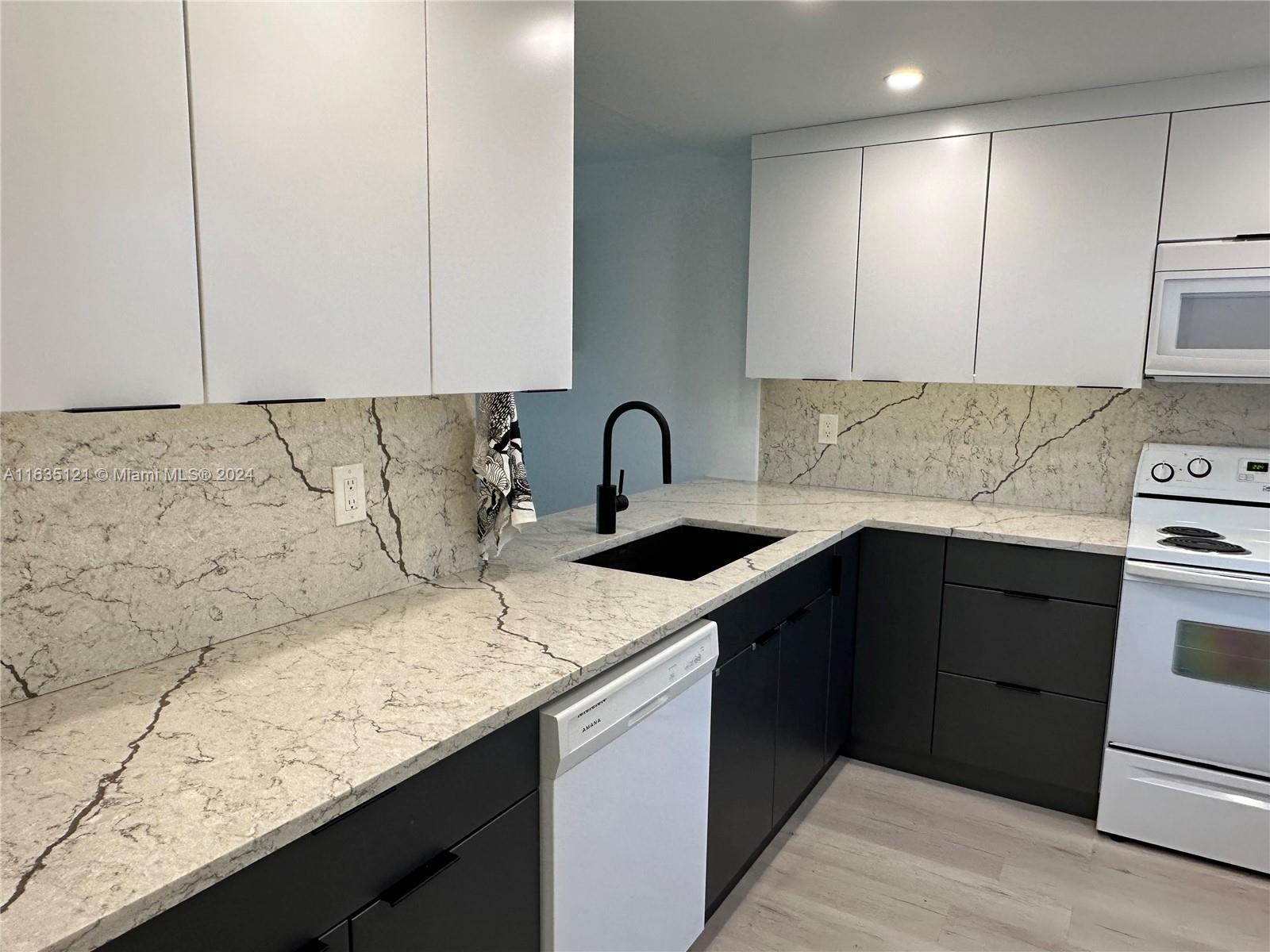 MEADOWBROOK LAKES VIEW CO - Residential