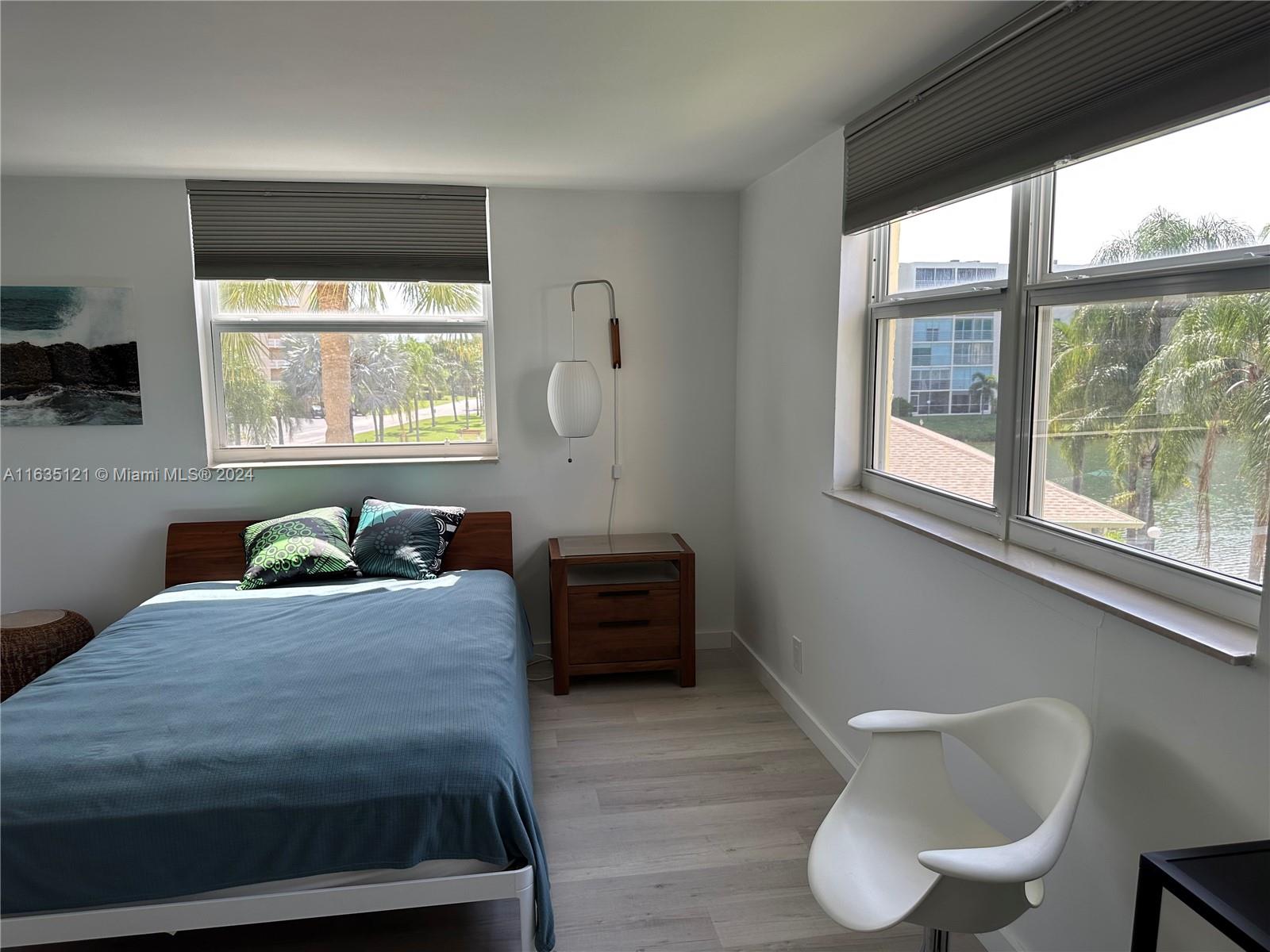 MEADOWBROOK LAKES VIEW CO - Residential
