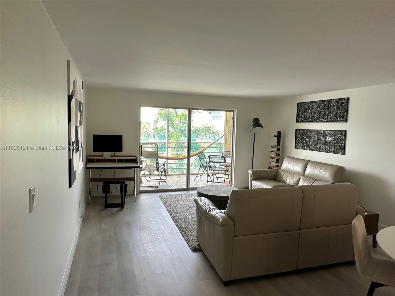 MEADOWBROOK LAKES VIEW CO - Residential