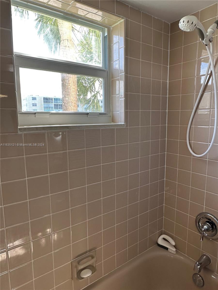 MEADOWBROOK LAKES VIEW CO - Residential