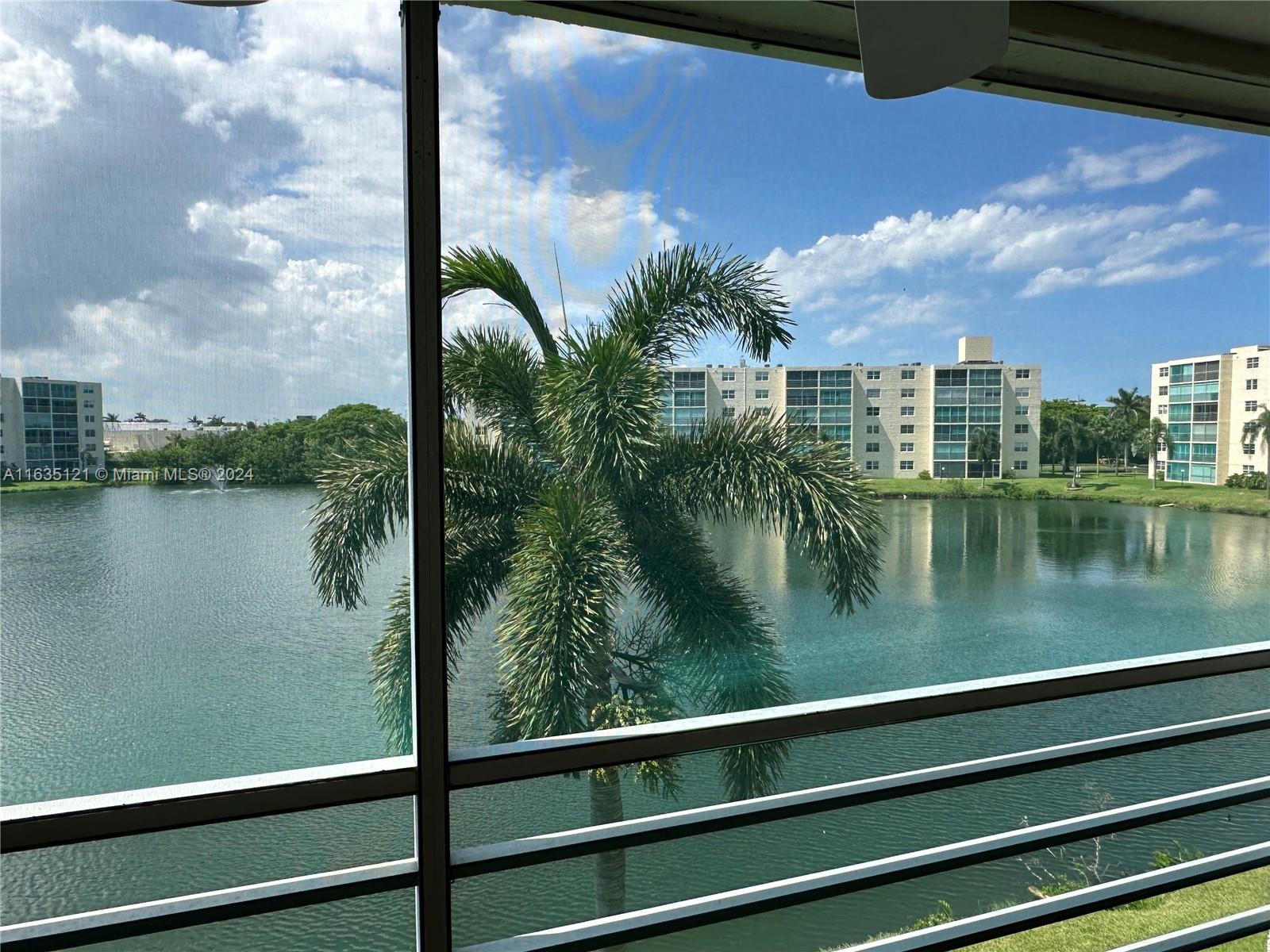 MEADOWBROOK LAKES VIEW CO - Residential