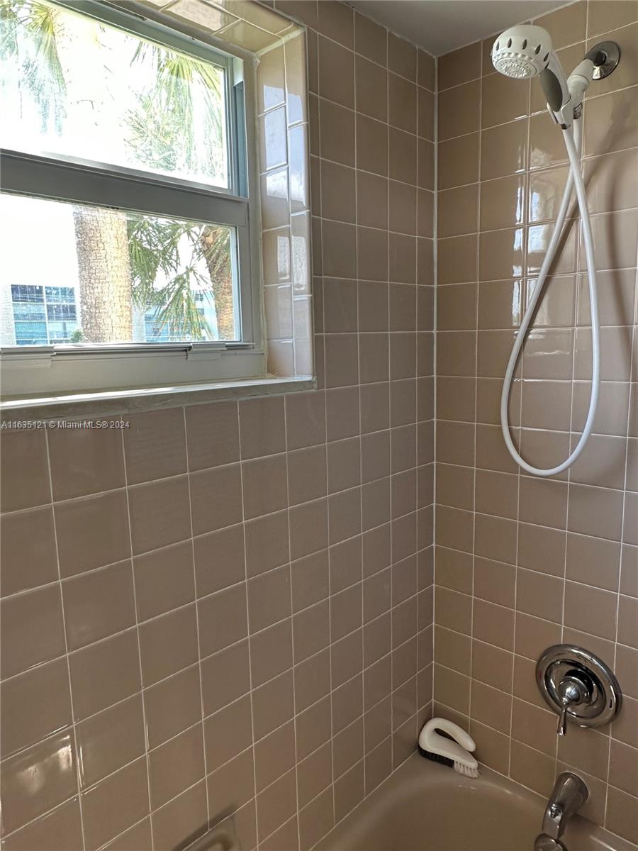 MEADOWBROOK LAKES VIEW CO - Residential