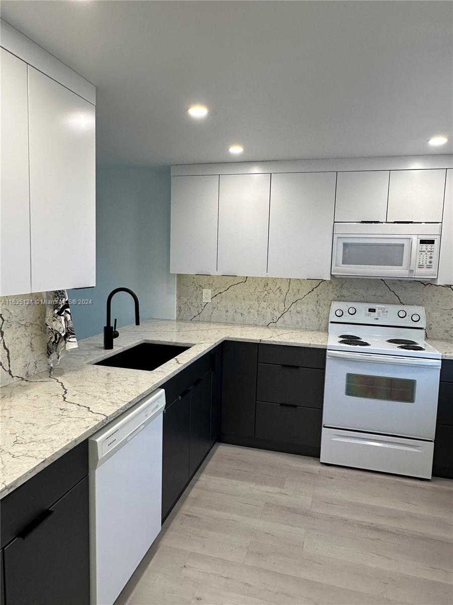 MEADOWBROOK LAKES VIEW CO - Residential