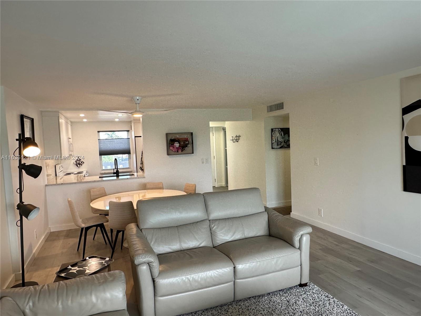MEADOWBROOK LAKES VIEW CO - Residential