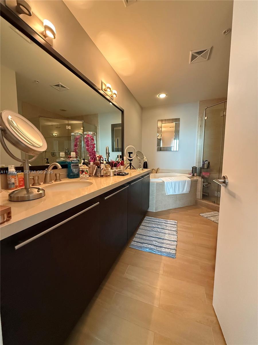 ELOQUENCE ON THE BAY COND - Residential